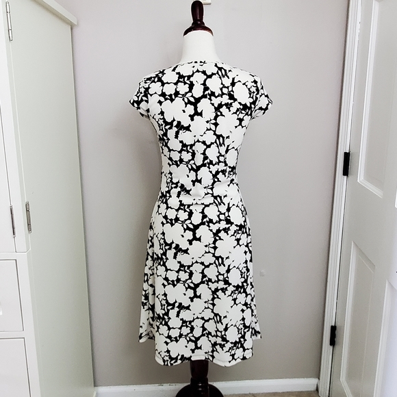 💥3/$25💥 Rena Rowan Floral Dress - Picture 5 of 9